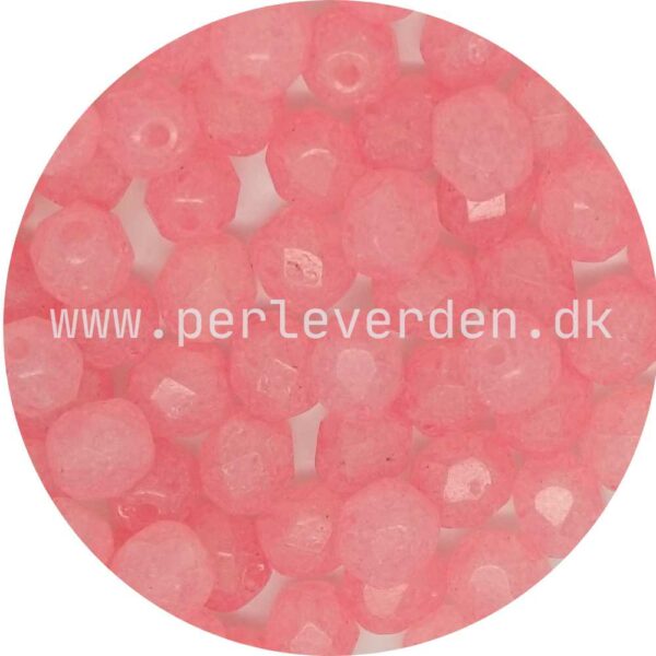 Tjekkiske Fire polished runde facetperler i farven Lys rosa